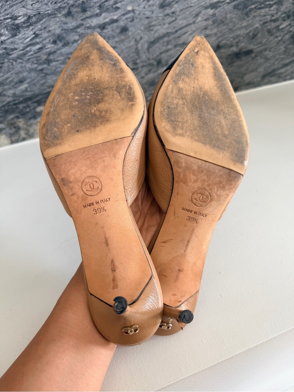 Chanel Two-Tone Tan and Black Pointed Leather Mules kitten heel 39.5 - Picture 3 of 3